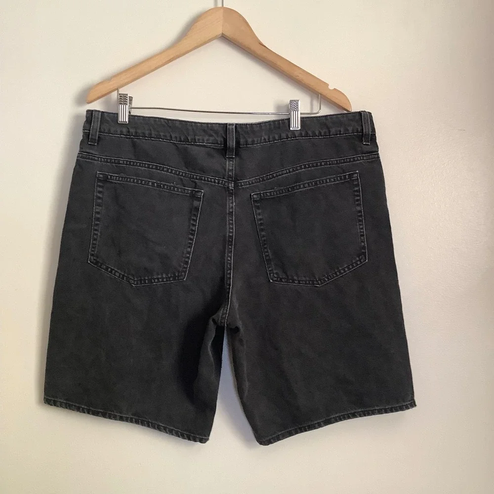 H&M Divided Women Black Denim Shorts SZ 14 Recycled Cotton Mid Rise 5-Pocket NWT